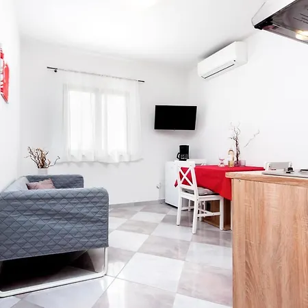 Vinko Apartment *